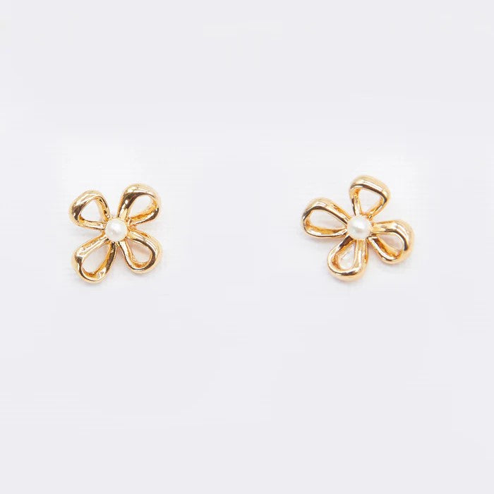 Cut Out Pearl Flower Earrings